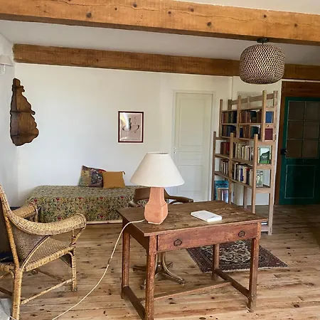 Bed and Breakfast D'hotes -l'atelier Du Presbytere Seignalens