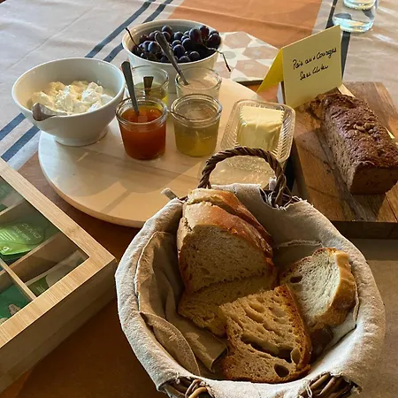 Bed and Breakfast D'hotes -l'atelier Du Presbytere Seignalens