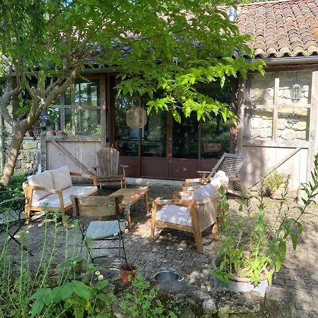 D'hotes -l'atelier Du Presbytere Bed and Breakfast *